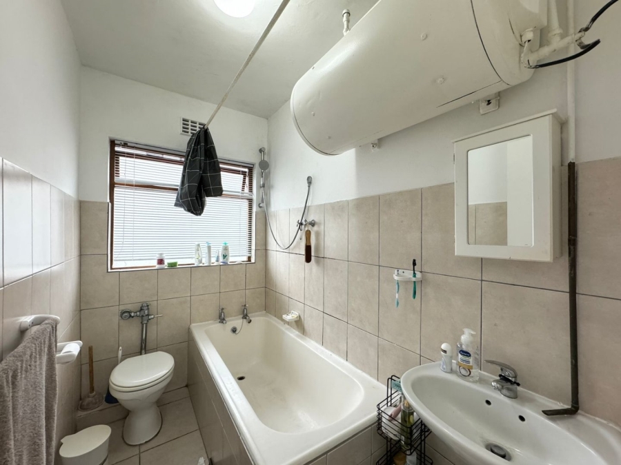 To Let 1 Bedroom Property for Rent in Sea Point Western Cape